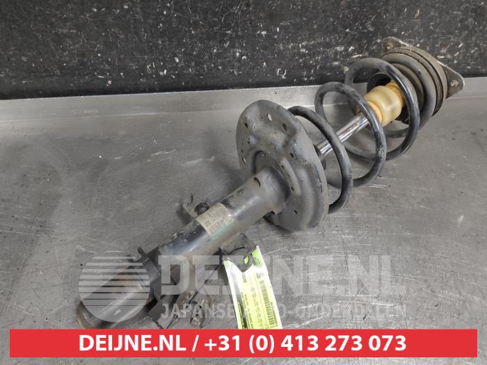 Nissan Qashqai Stoßdämpferstrebe rechts vorne O712185