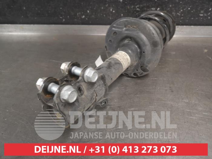 Toyota Yaris Cross Stoßdämpferstrebe links vorne O712568