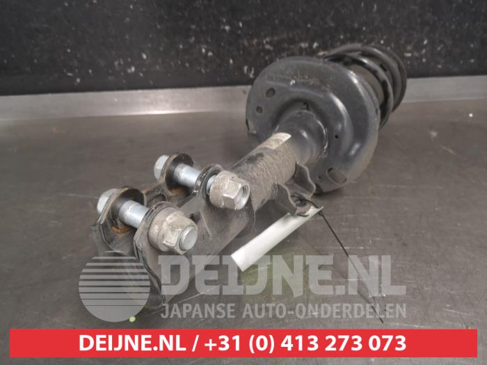 Toyota Yaris Cross Stoßdämpferstrebe rechts vorne O712569