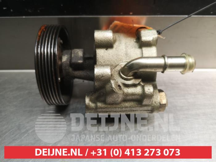 Stuurbekrachtiging Pomp van een Mitsubishi Carisma 1.9 TD 2000