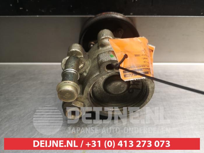 Stuurbekrachtiging Pomp van een Mitsubishi Carisma 1.9 TD 2000