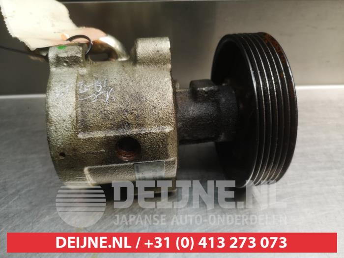 Stuurbekrachtiging Pomp van een Mitsubishi Carisma 1.9 TD 2000
