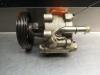 Stuurbekrachtiging Pomp van een Mitsubishi Carisma 1.9 TD 2000