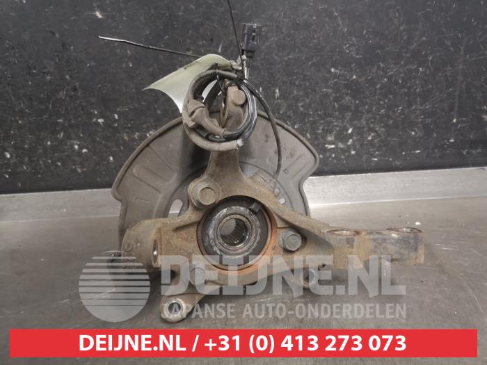 Suzuki Swift Achsschenkel links vorne O712674