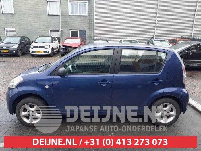 Daihatsu Sirion Türscheibe 4-türig links hinten O712952