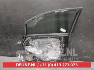 Toyota Auris Front door 4-door, right O713042 photo 3