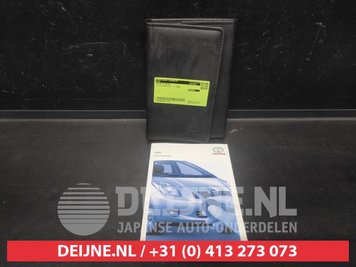 Toyota Yaris Instruction Booklet O713120
