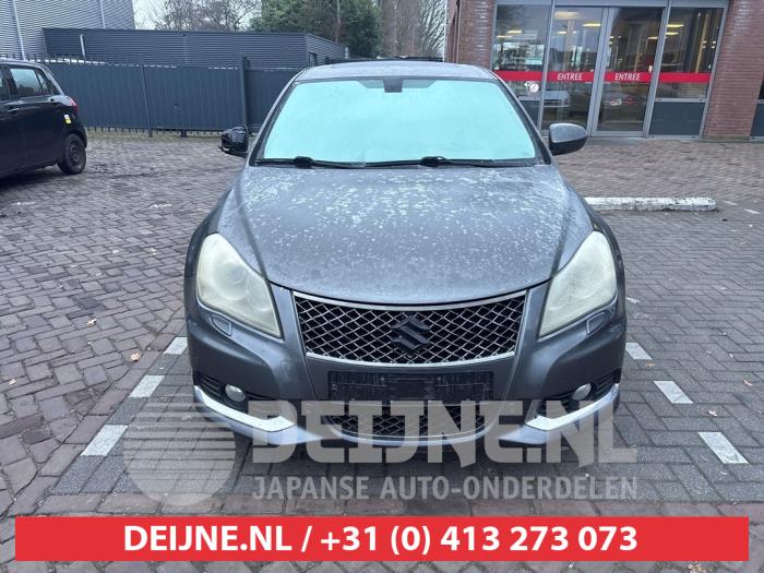 Suzuki Kizashi Bumper grille O713090