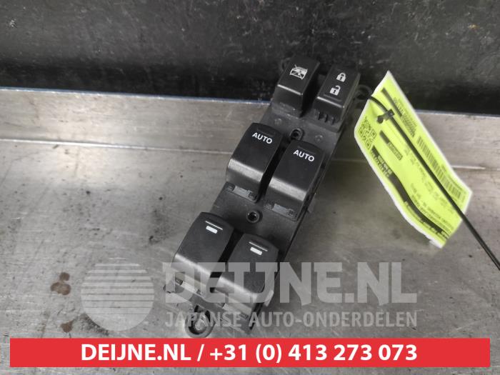 Suzuki Kizashi Multi-functional window switch O713095