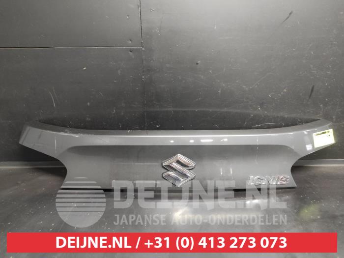 Suzuki Ignis Sierlijst achterklep O713325