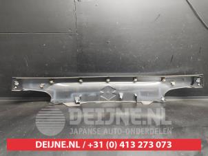 Suzuki Ignis Zierleiste Heckklappe O713325 foto 2