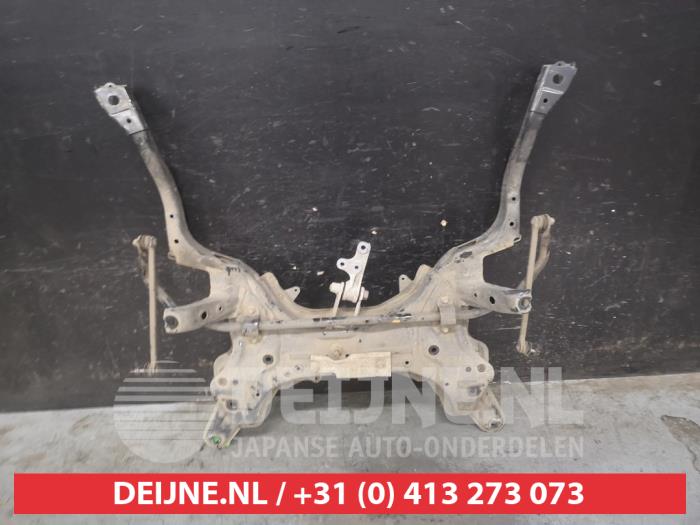 Gebruikte Subframe Toyota Yaris IV (P21/PA1/PH1) 1.5 12V Hybrid 115 Prijs op aanvraag aangeboden door V.Deijne Jap.Auto-onderdelen BV
