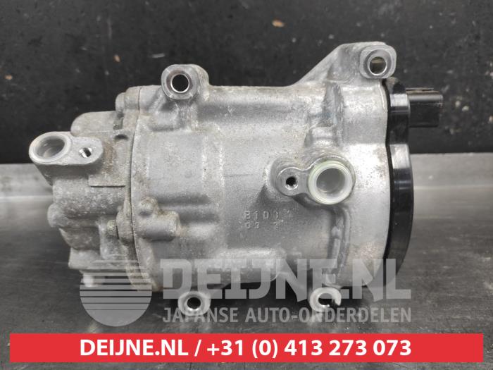 Gebruikte Pomp Airco Toyota Yaris IV (P21/PA1/PH1) 1.5 12V Hybrid 115 Prijs op aanvraag aangeboden door V.Deijne Jap.Auto-onderdelen BV