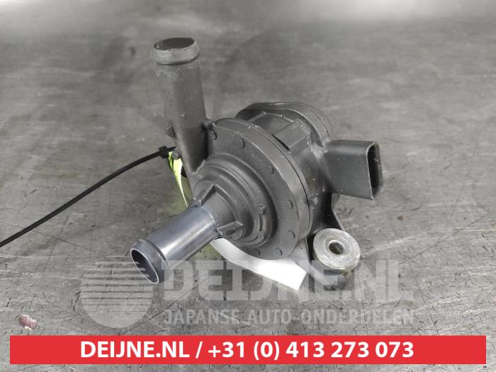 Toyota Yaris Cross Additional water pump O713955