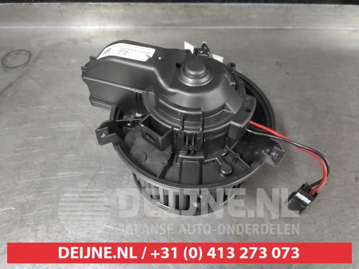Toyota Aygo X Heating and ventilation fan motor O714030