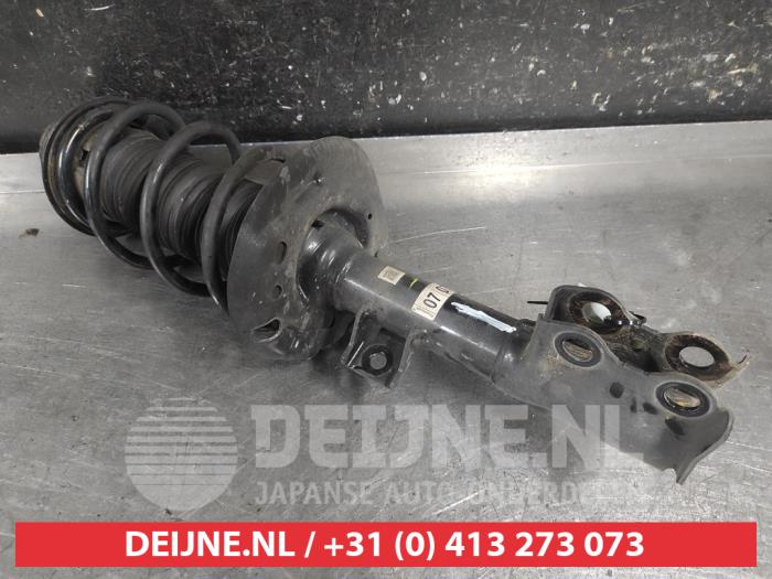 Toyota Aygo X Stoßdämpferstrebe links vorne O714096