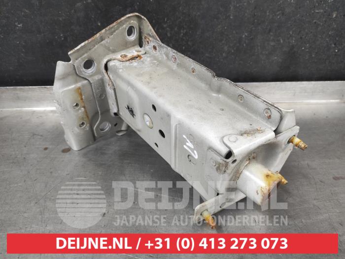 Nissan Pulsar Bumpersteun links-voor O714198