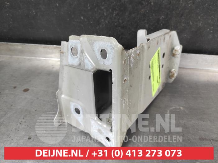 Nissan Pulsar Bumpersteun rechts-voor O714199