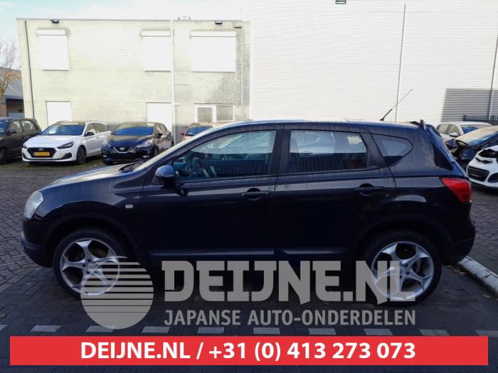 Nissan Qashqai Rear door window 4-door, left O714299