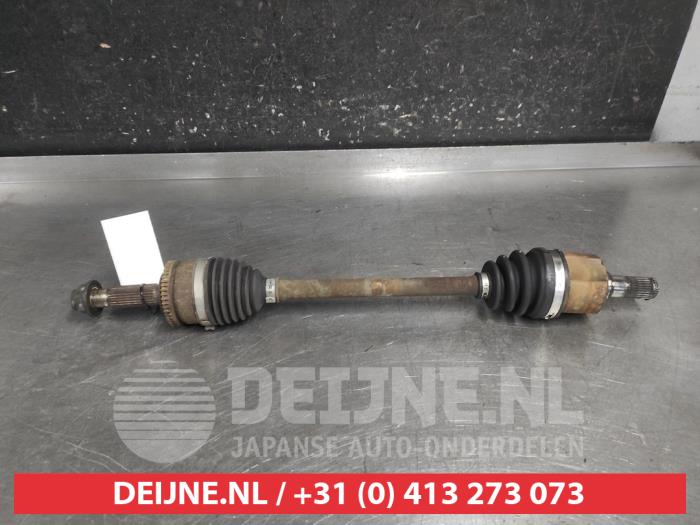 Gebruikte Aandrijfas links-voor Hyundai i10 (B5) 1.0 12V Prijs op aanvraag aangeboden door V.Deijne Jap.Auto-onderdelen BV