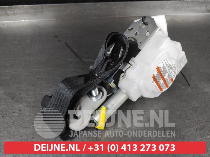 Suzuki S-Cross Front seatbelt, left O714573