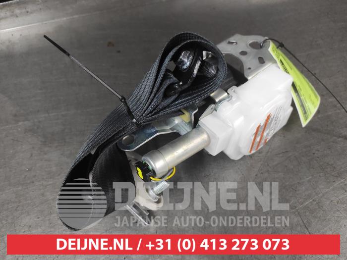 Suzuki S-Cross Front seatbelt, right O714574