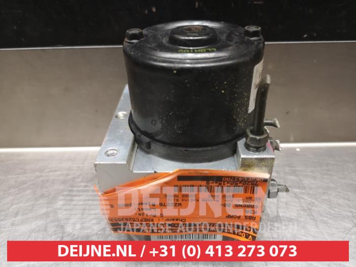 Gebruikte ABS Pomp Kia Carens II (FJ) 2.0i CVVT 16V Prijs € 75,00 Margeregeling aangeboden door V.Deijne Jap.Auto-onderdelen BV