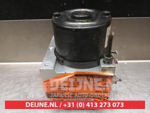 Gebruikte ABS Pomp Kia Carens II (FJ) 2.0i CVVT 16V Prijs € 75,00 Margeregeling aangeboden door V.Deijne Jap.Auto-onderdelen BV