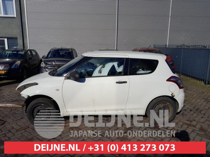 Suzuki Swift Türscheibe 2-türig links O714716