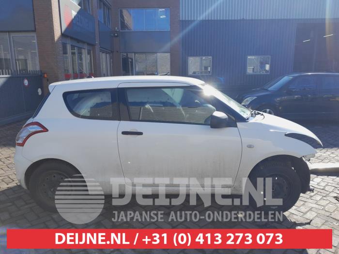 Suzuki Swift Türscheibe 2-türig rechts O714726