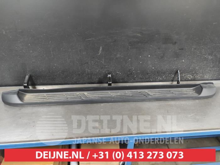 Toyota Hilux Treeplank links O715091