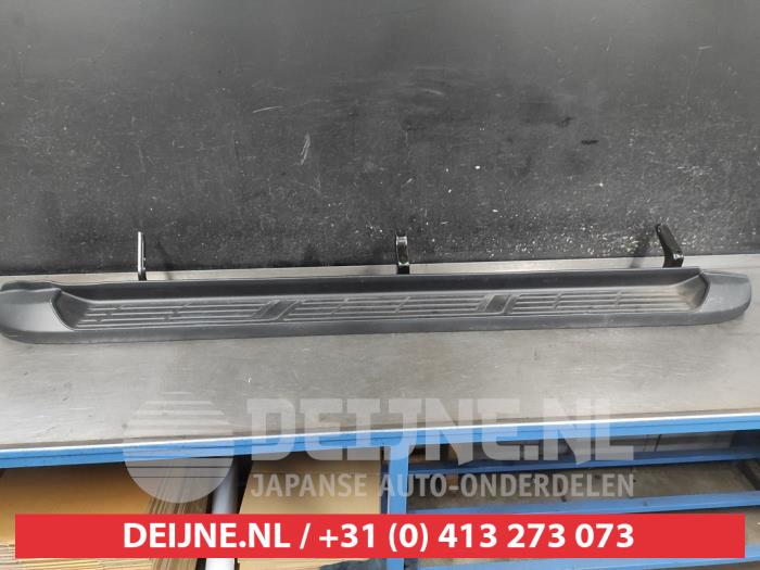 Toyota Hilux Treeplank rechts O715132