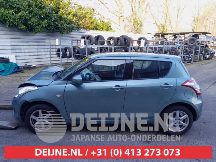 Suzuki Swift Driehoeks Ruit links-achter O715221