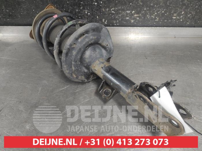 Toyota Rav-4 Stoßdämpferstrebe rechts vorne O715378