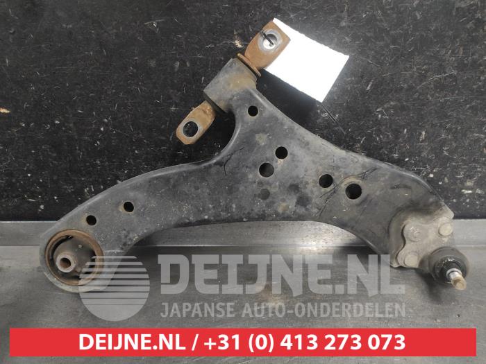 Toyota Rav-4 Querlenker unten rechts vorne O715384