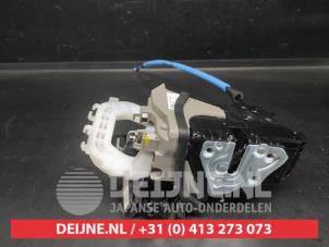 Kia Ceed Sportswagon Door lock mechanism 4-door, front left O715751 photo 2