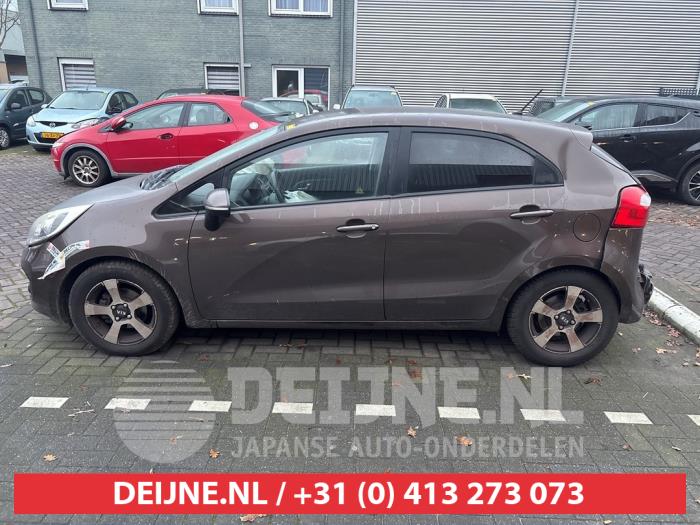 Kia Rio Türscheibe 4-türig links vorne O715912