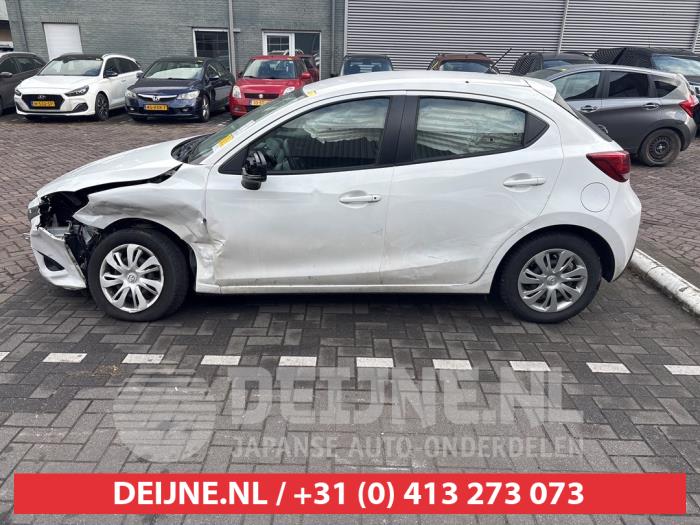 Mazda 2 Door window 4-door, front left O715987