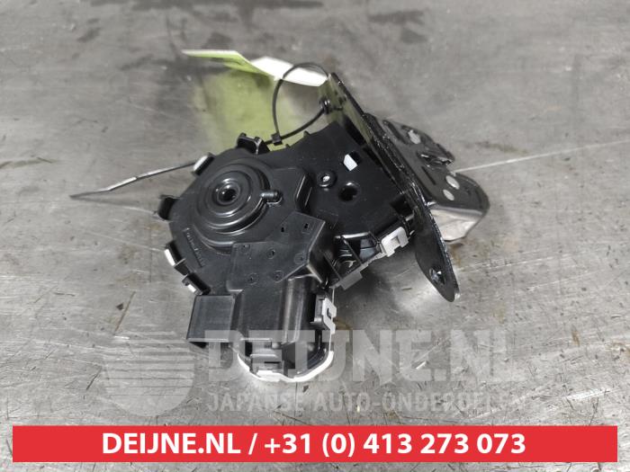 Mazda 2 Tailgate lock mechanism O715997