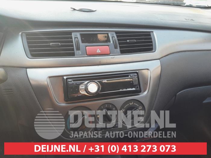 Mitsubishi Lancer Kachel Bedieningspaneel O716281