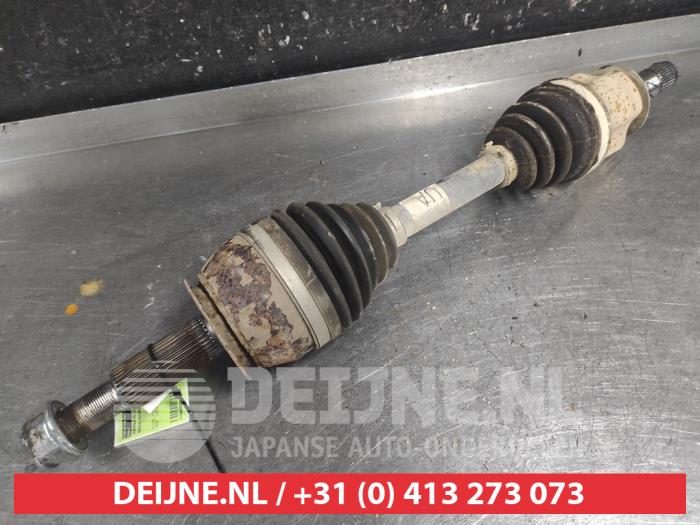 Gebruikte Steekas links-voor Nissan NP 300 Navara (D23) Prijs op aanvraag aangeboden door V.Deijne Jap.Auto-onderdelen BV