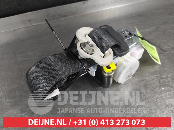 Mazda 2 Front seatbelt, right O716371