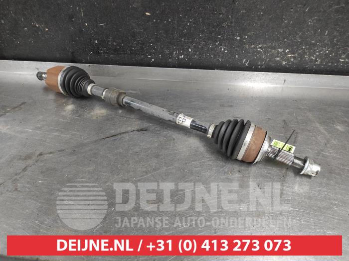 Gebruikte Steekas rechts-voor Nissan Qashqai (J12) 1.5 E-Power 16V Prijs € 150,00 Margeregeling aangeboden door V.Deijne Jap.Auto-onderdelen BV