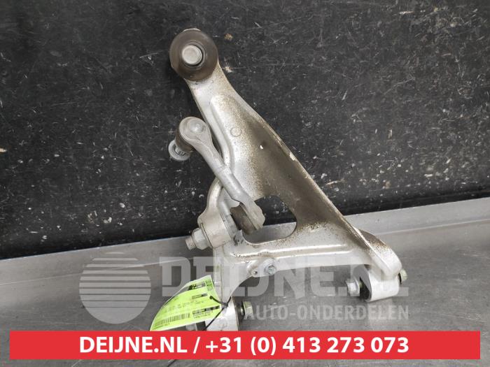 Nissan Qashqai Draagarm links-achter O716571