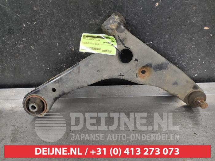 Mitsubishi Lancer Draagarm onder rechts-voor O716835