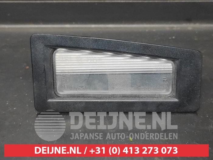 Mazda CX-3 Kennzeichenbeleuchtung O716924