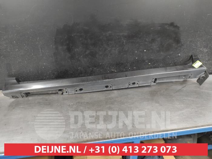 Lexus CT 200h Side skirt, left O717120