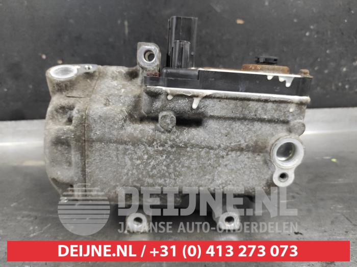 Gebruikte Aircopomp Lexus RX (U3) 400h V6 24V VVT-i 4x4 Prijs € 50,00 Margeregeling aangeboden door V.Deijne Jap.Auto-onderdelen BV