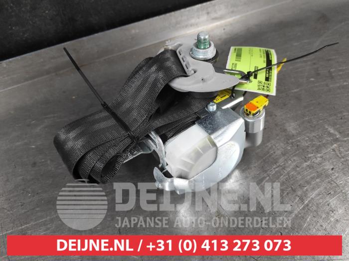 Hyundai I40 Front seatbelt, right O717523