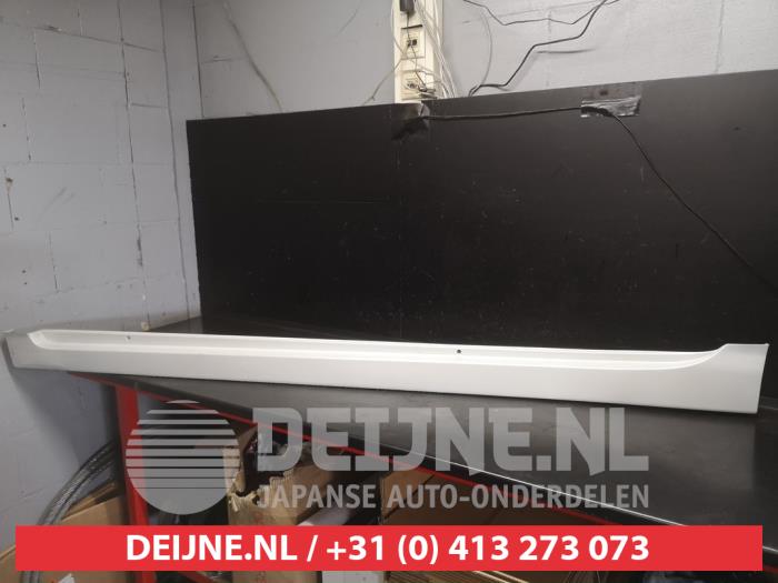 Toyota Prius Side skirt, left O717951
